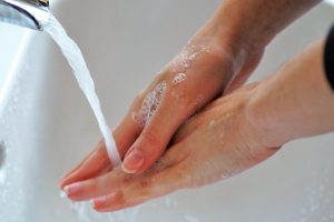 https://www.safecommunitiesportugal.com/wp-content/uploads/2020/12/washing-hands.jpg